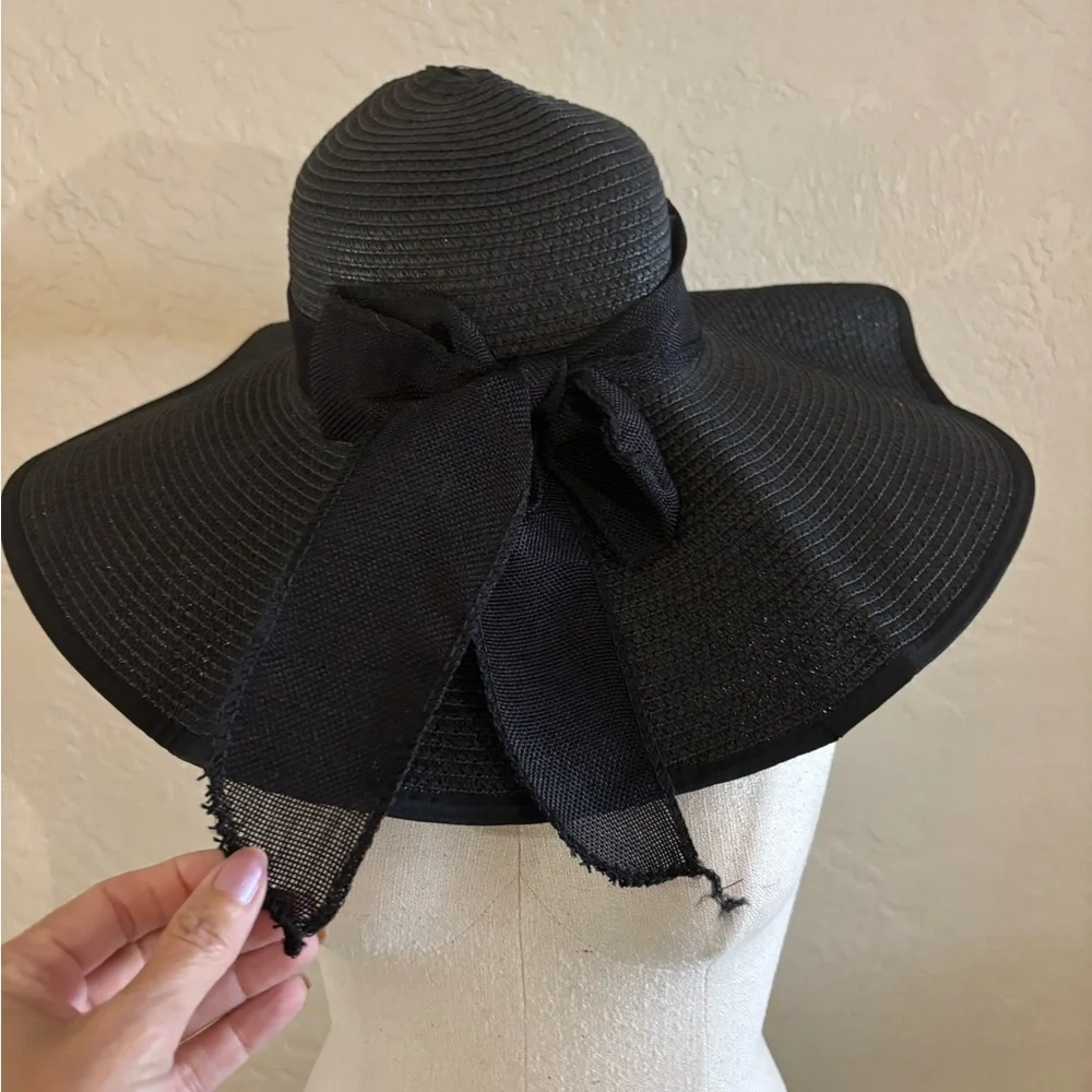 Foldable Black Wide-Brimmed Straw Hat Beach or Dress New